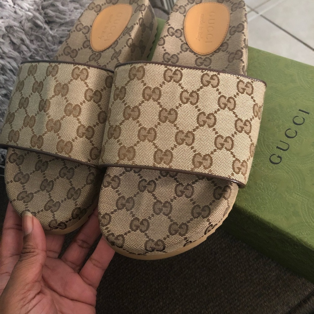 Gucci slippers